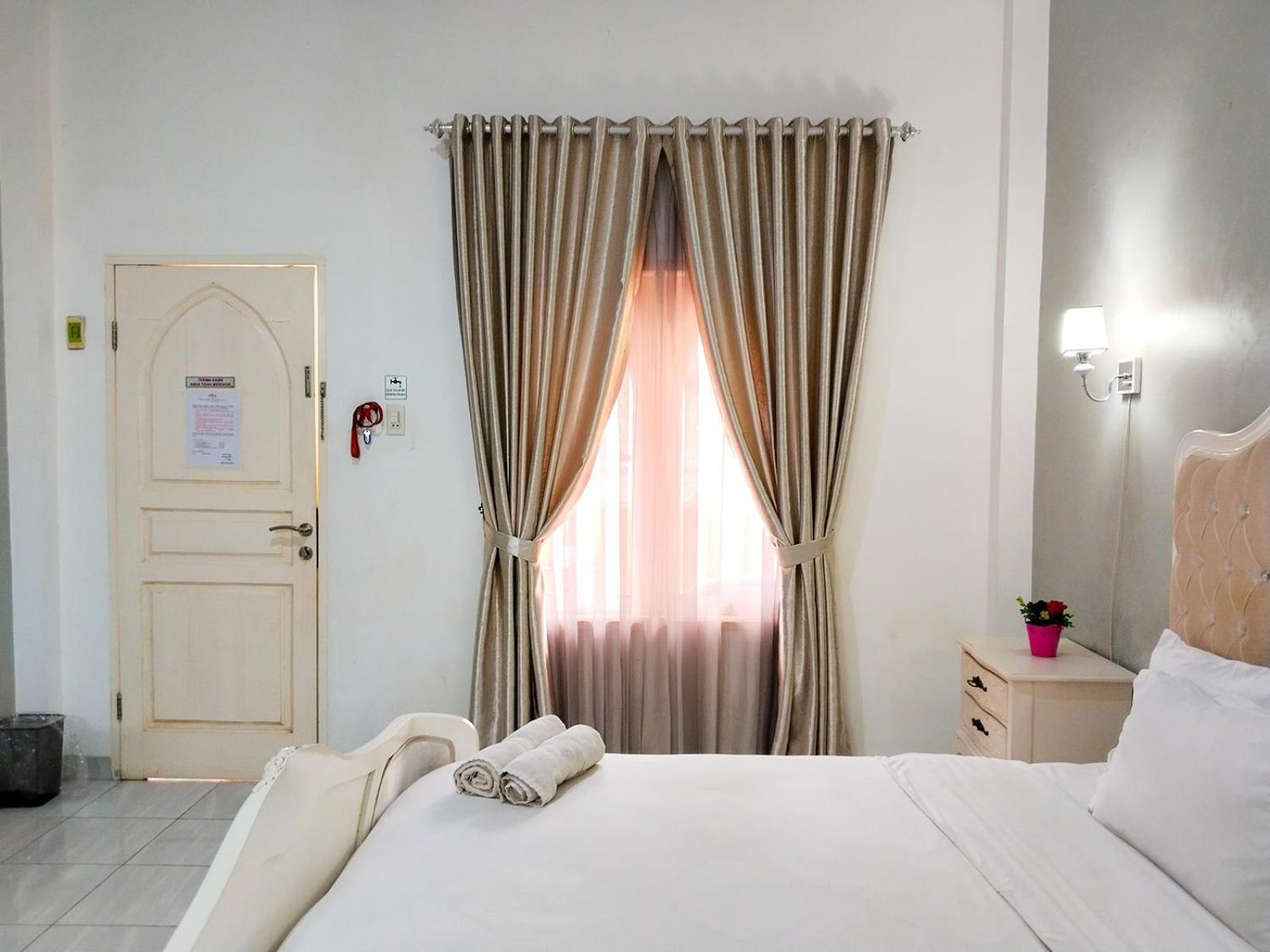 Grand Shaqilla Syariah Hotel Deli Tua Exterior photo