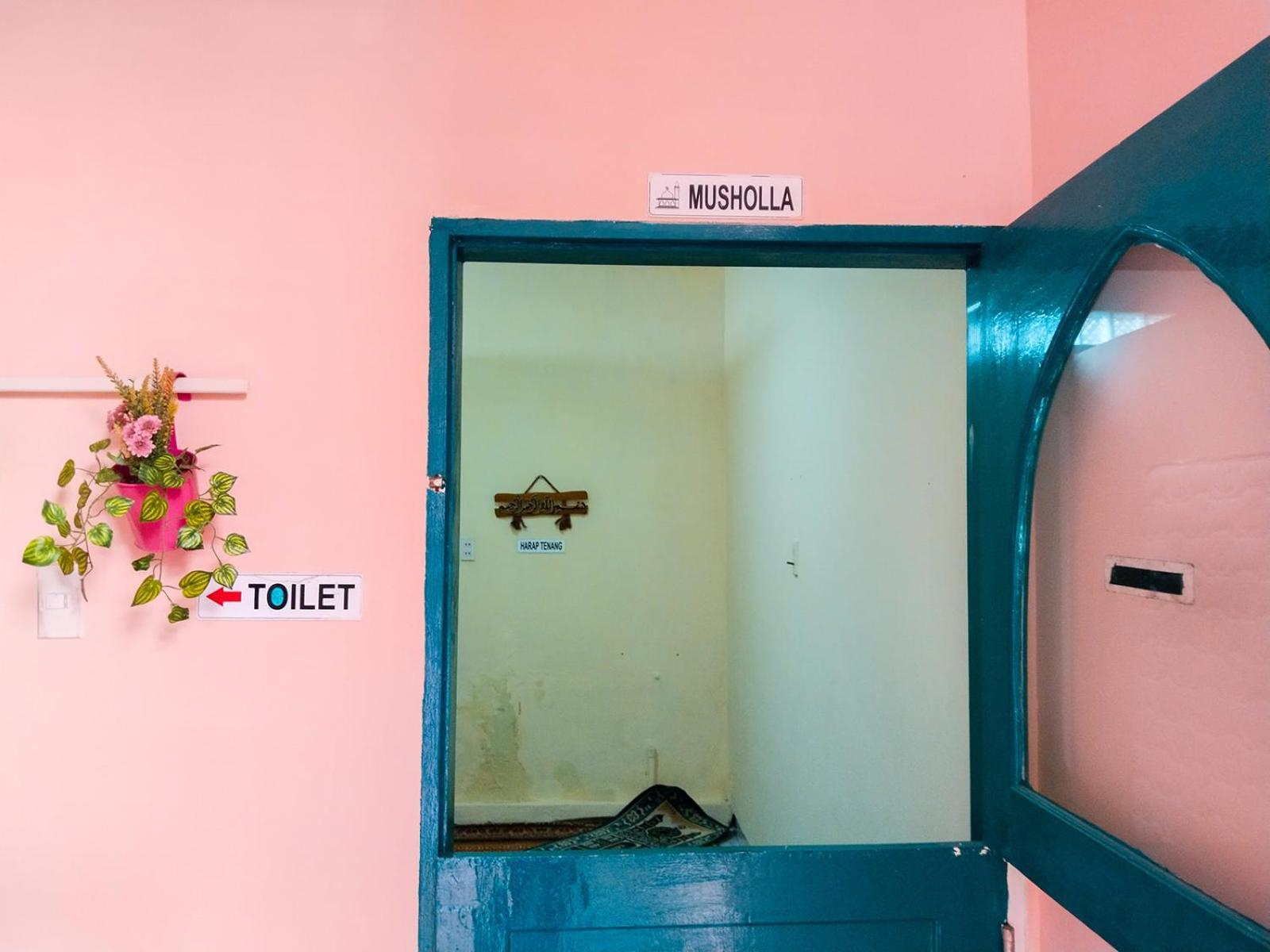 Grand Shaqilla Syariah Hotel Deli Tua Exterior photo