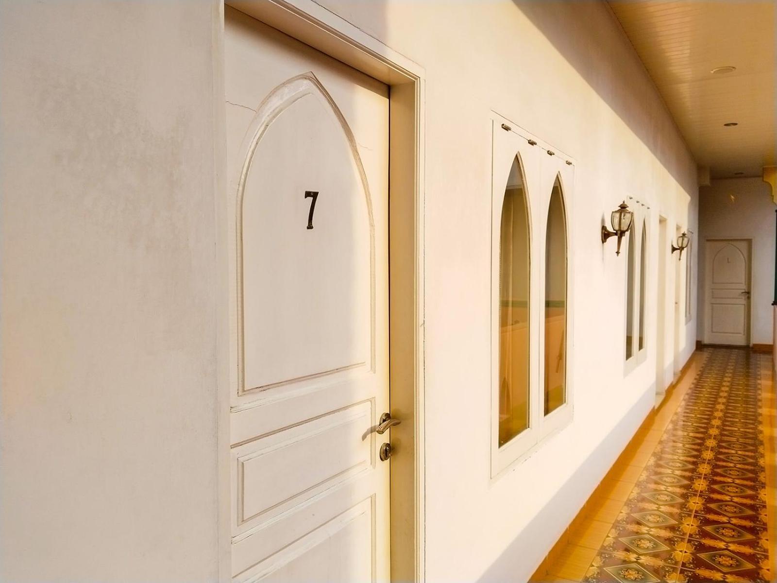 Grand Shaqilla Syariah Hotel Deli Tua Exterior photo